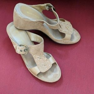 EUC Camel Suede Naturalizer Wedge